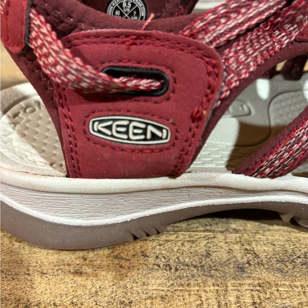 KEEN Whisper Sandals - Picture 7 of 10